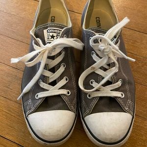 Women’s converse low top sneakers. Size 10 gray